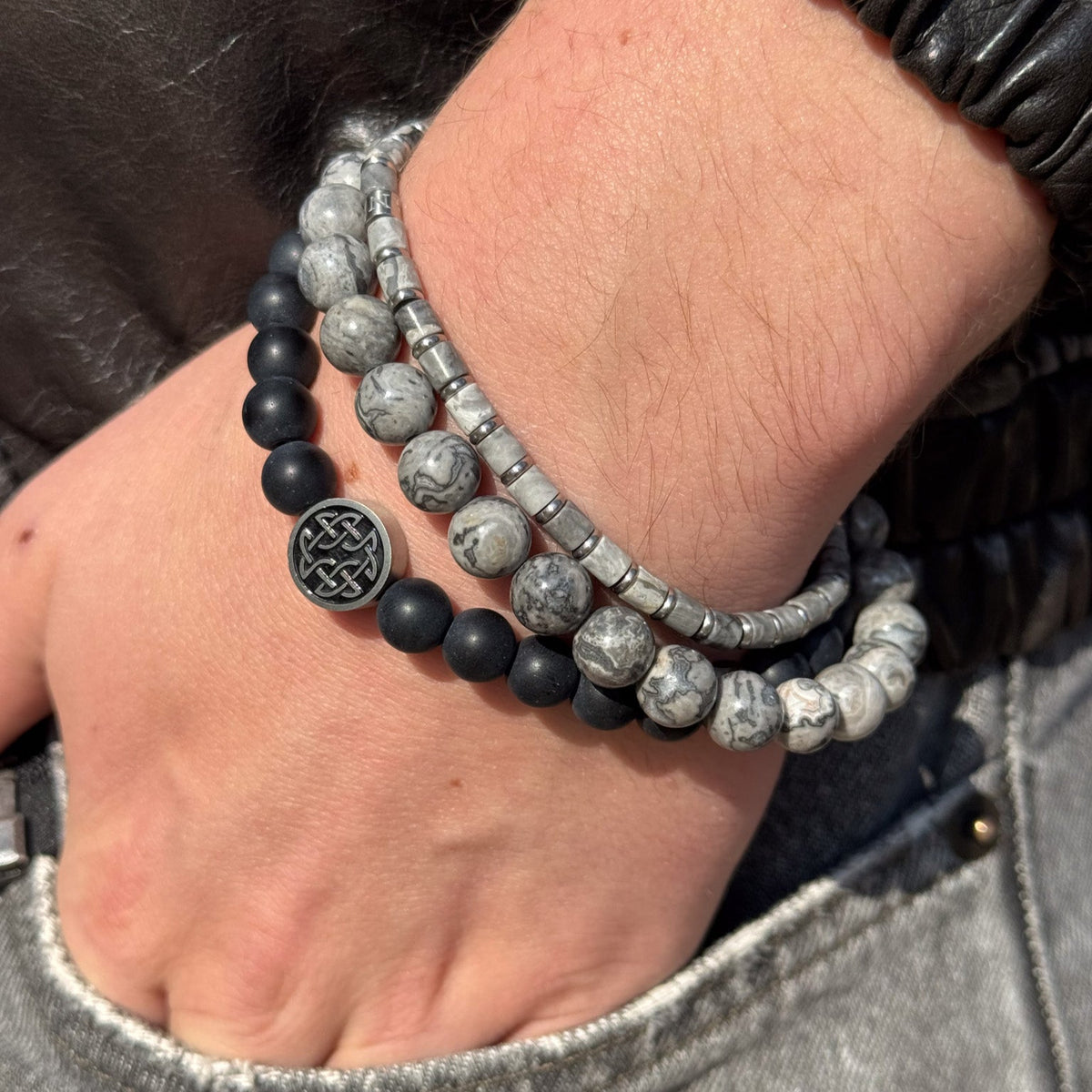 Armband met natuursteen en stalen ringen
