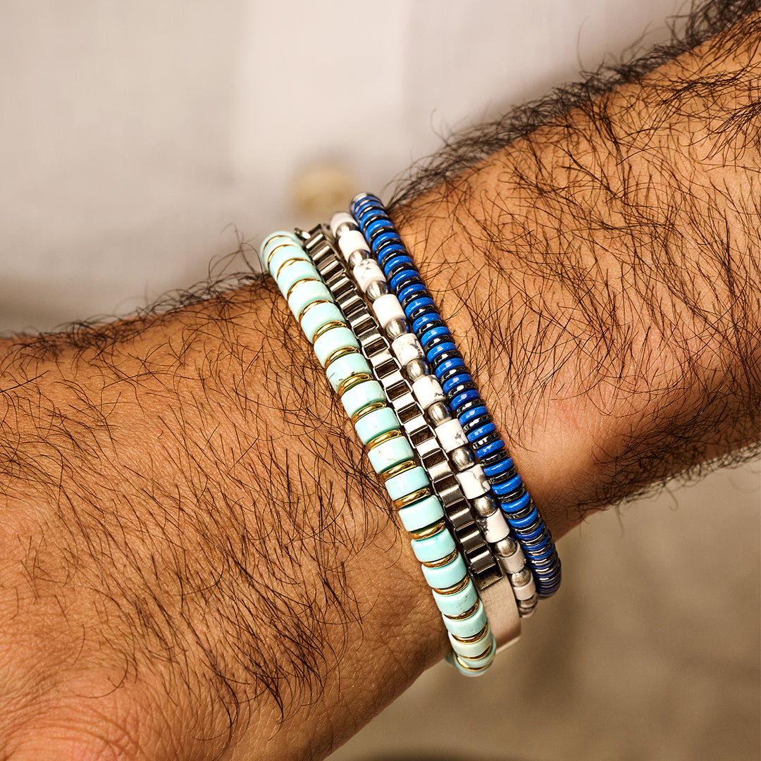 Armband met gouden en gekleurde kralen
